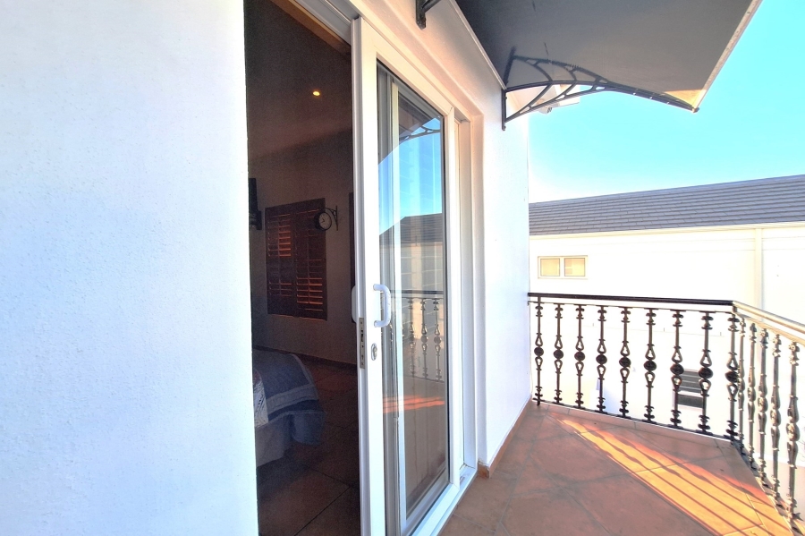 5 Bedroom Property for Sale in Golden Mile Western Cape